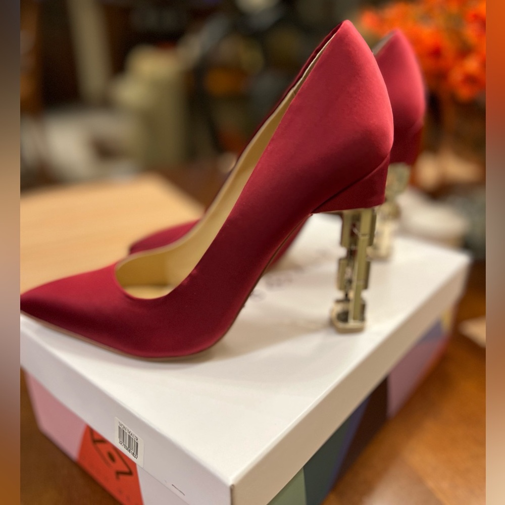 Katy Perry Suzanne satin Mulberry pumps. New with box. - Picture 7 of 7